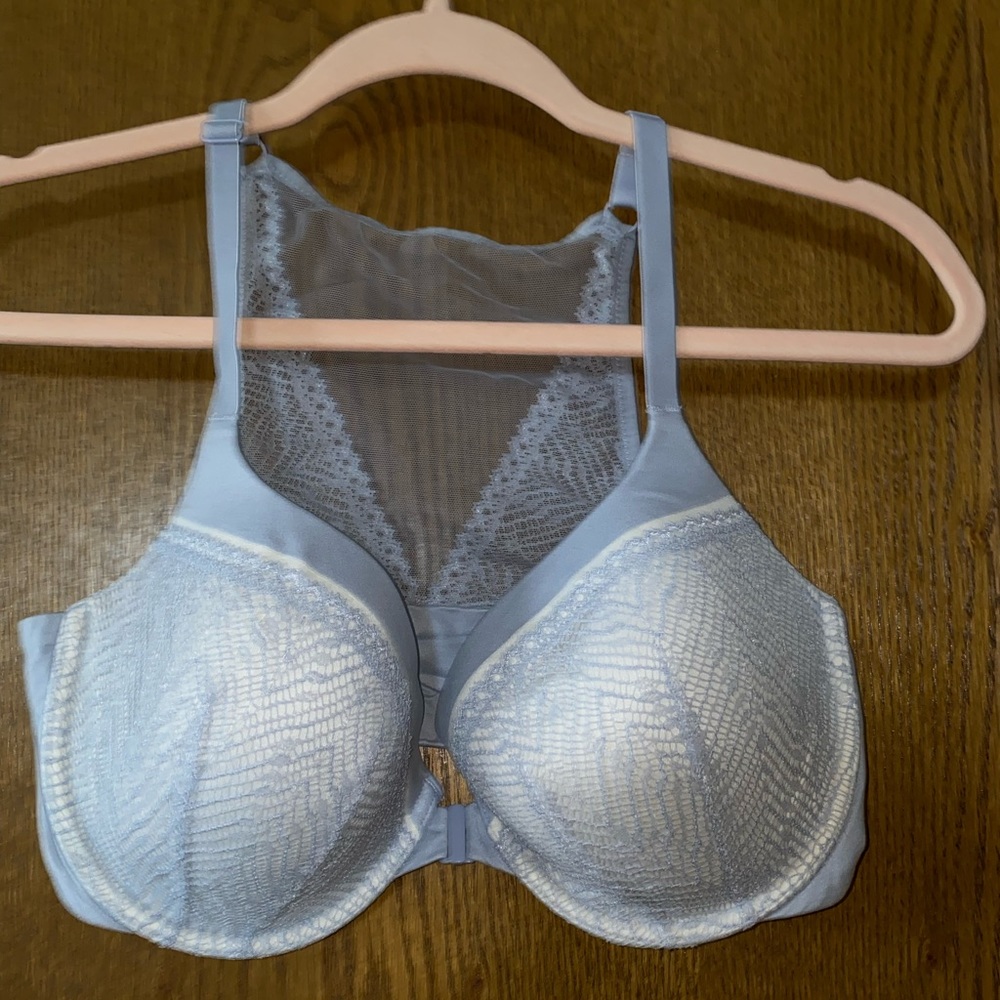 Victoria Secret Body by Victoria front close bra